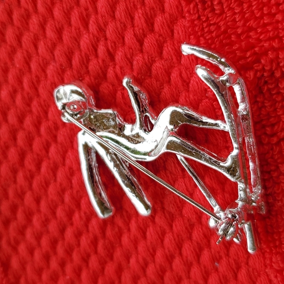 Monet Rhinstone skier brooch - Picture 4 of 11